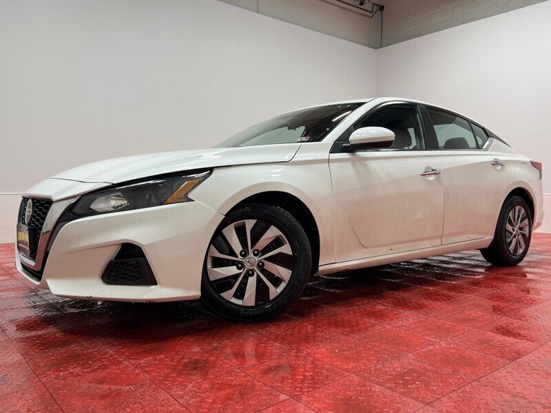 2022 Nissan Altima 2.5 S Image 2 of 43