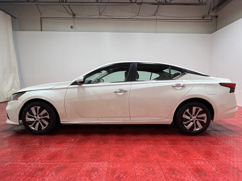 2022 Nissan Altima 2.5 S Image 9 of 43