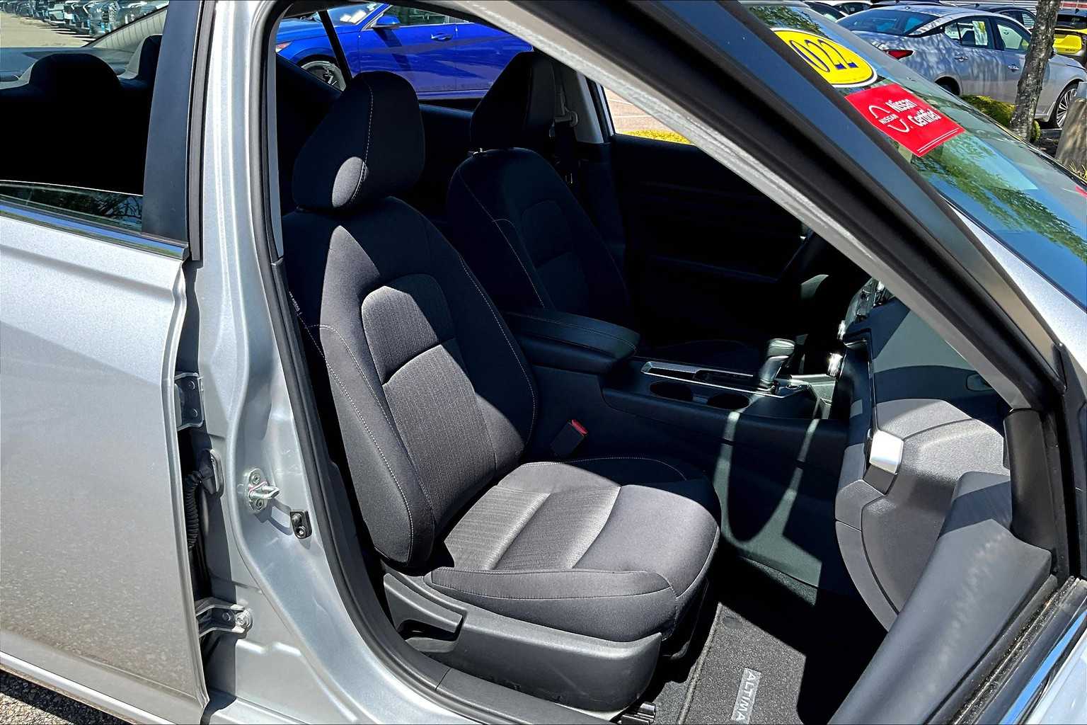 2022 Nissan Altima 2.5 S Image 12 of 33