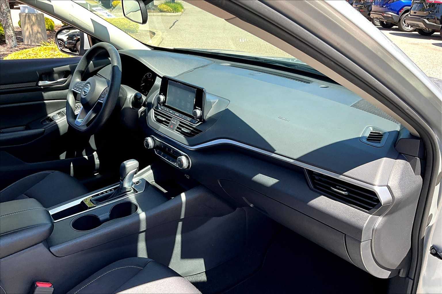 2022 Nissan Altima 2.5 S Image 14 of 33