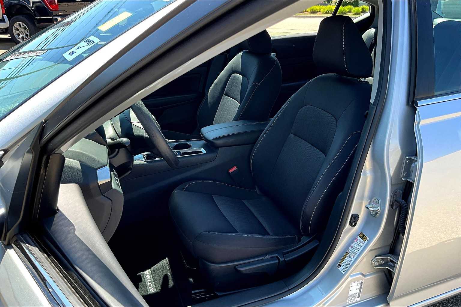2022 Nissan Altima 2.5 S Image 10 of 33