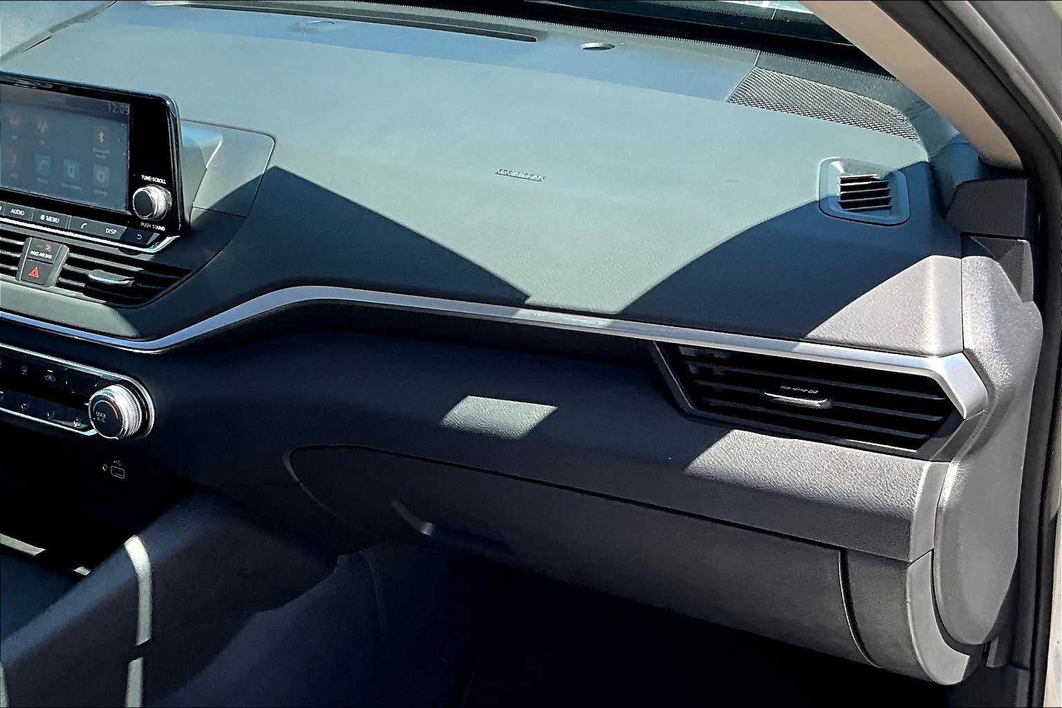 2022 Nissan Altima 2.5 S Image 18 of 33