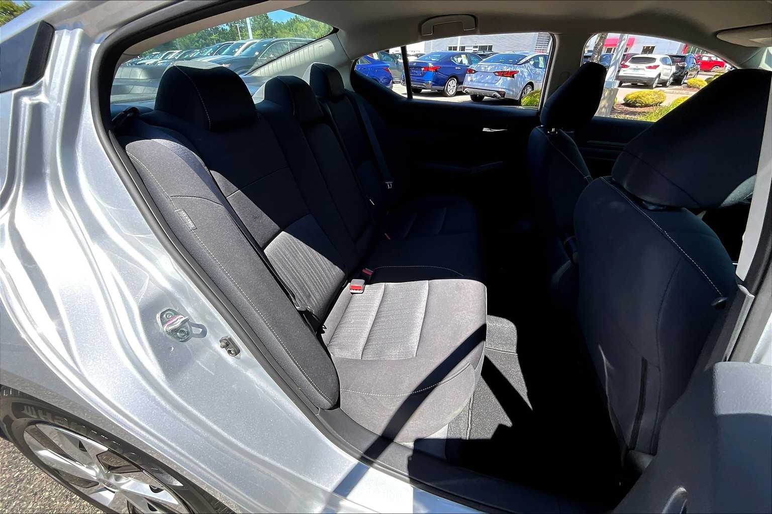 2022 Nissan Altima 2.5 S Image 13 of 33