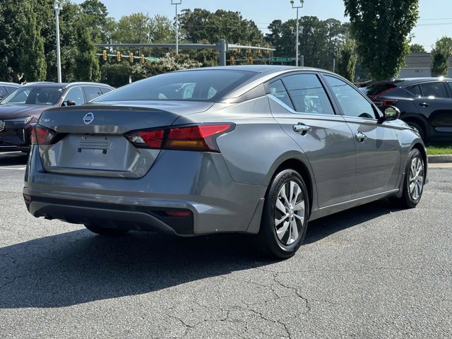 Vehicle image 4 of 26