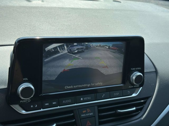 Vehicle image 17 of 26