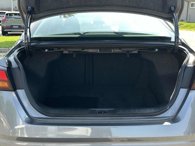 Vehicle image 8 of 26