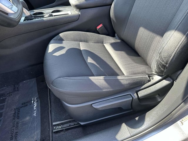 Vehicle image 13 of 26