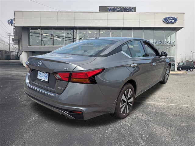 Vehicle image 4 of 27