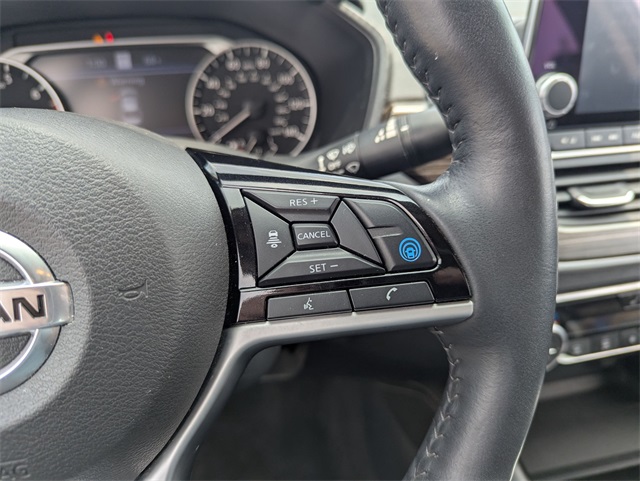 Vehicle image 12 of 27