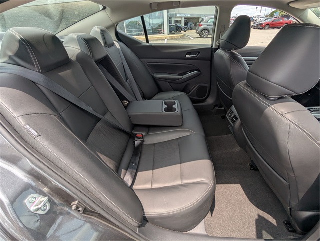 Vehicle image 22 of 27