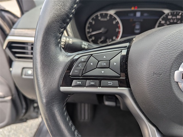 Vehicle image 11 of 27