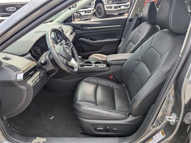 Vehicle image 8 of 27