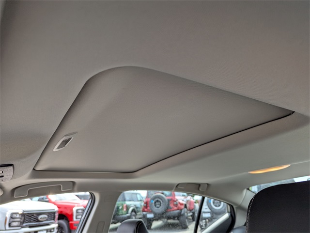 Vehicle image 18 of 27