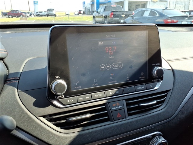 Vehicle image 19 of 24