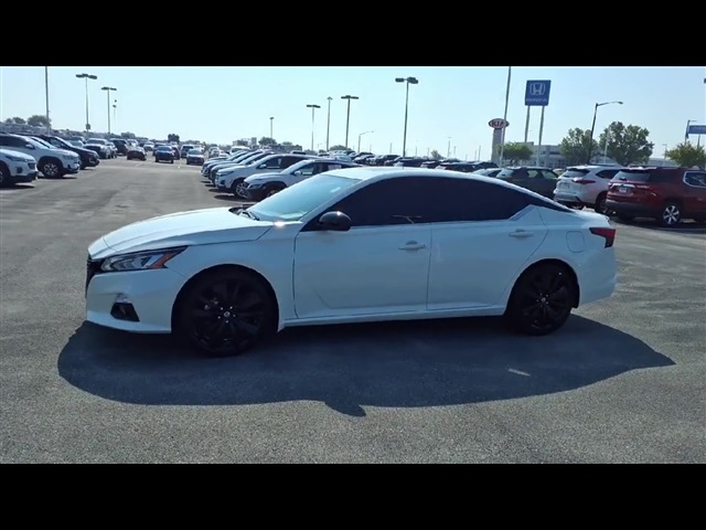 Vehicle image 3 of 24
