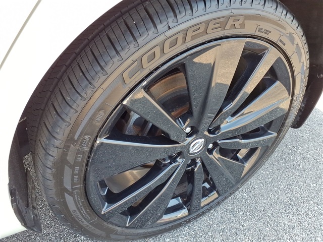 Vehicle image 10 of 24