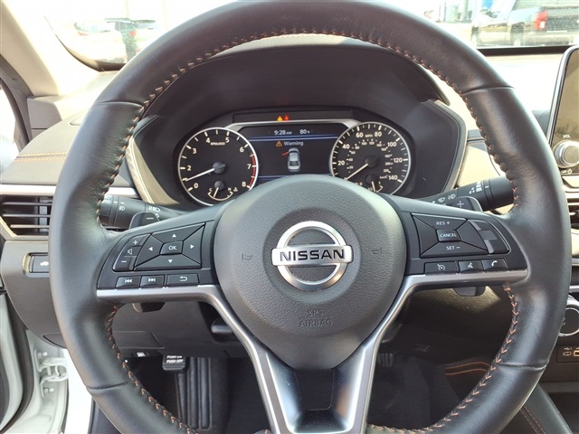 Vehicle image 16 of 24