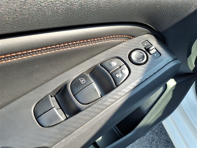 Vehicle image 21 of 24