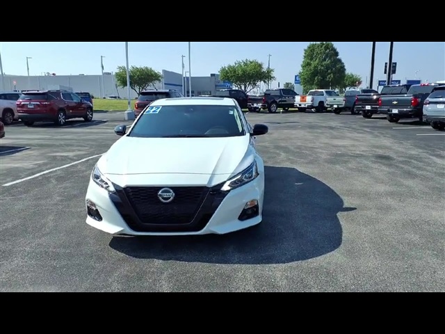 Vehicle image 4 of 24
