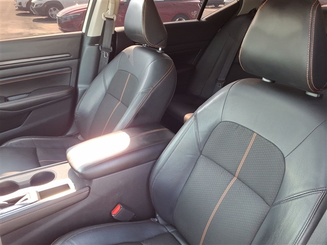 Vehicle image 14 of 24