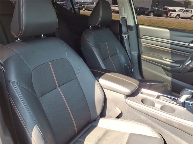 Vehicle image 13 of 24