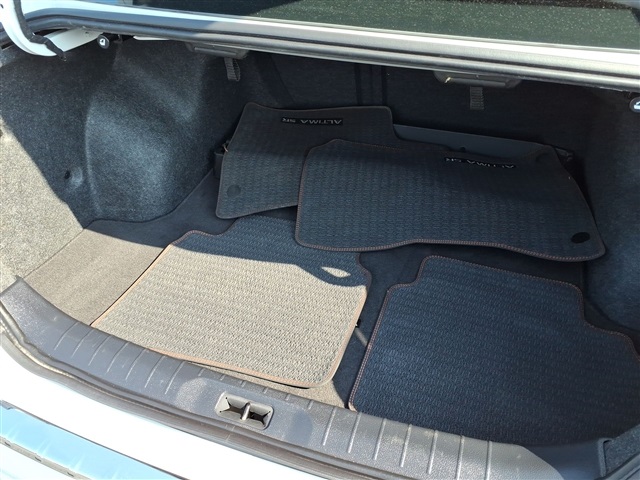 Vehicle image 11 of 24