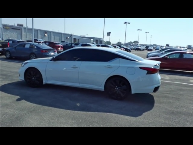 Vehicle image 9 of 24