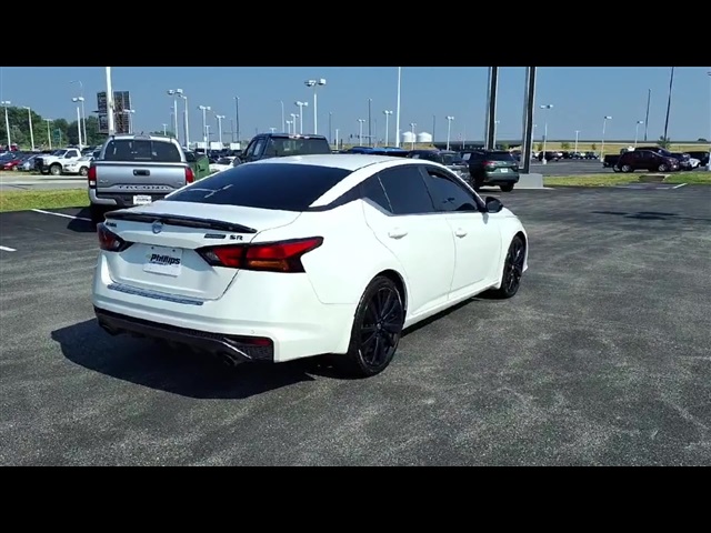 Vehicle image 7 of 24