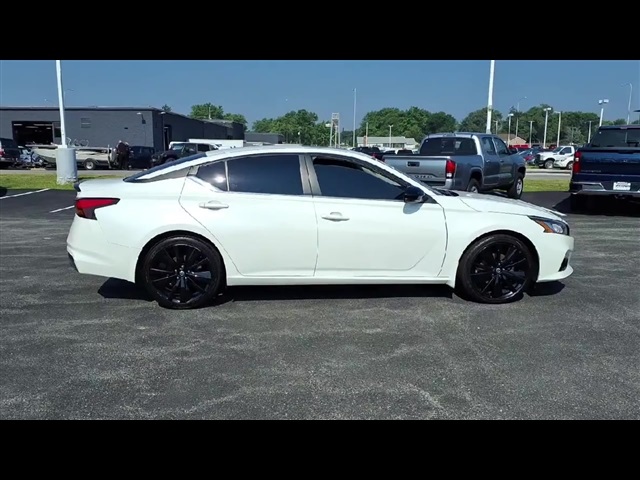 Vehicle image 6 of 24