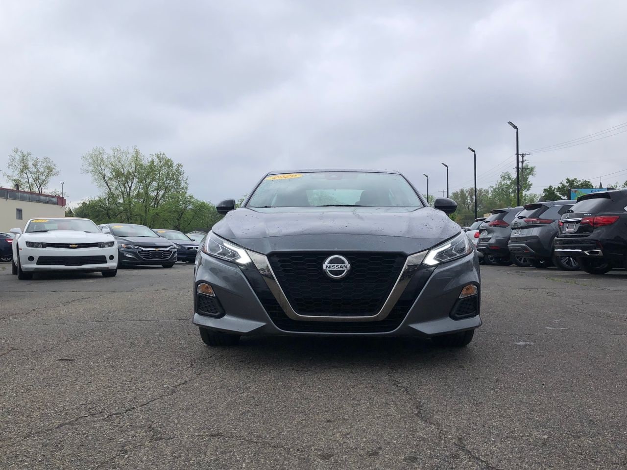 2022 Nissan Altima 2.5 SR Image 2 of 32