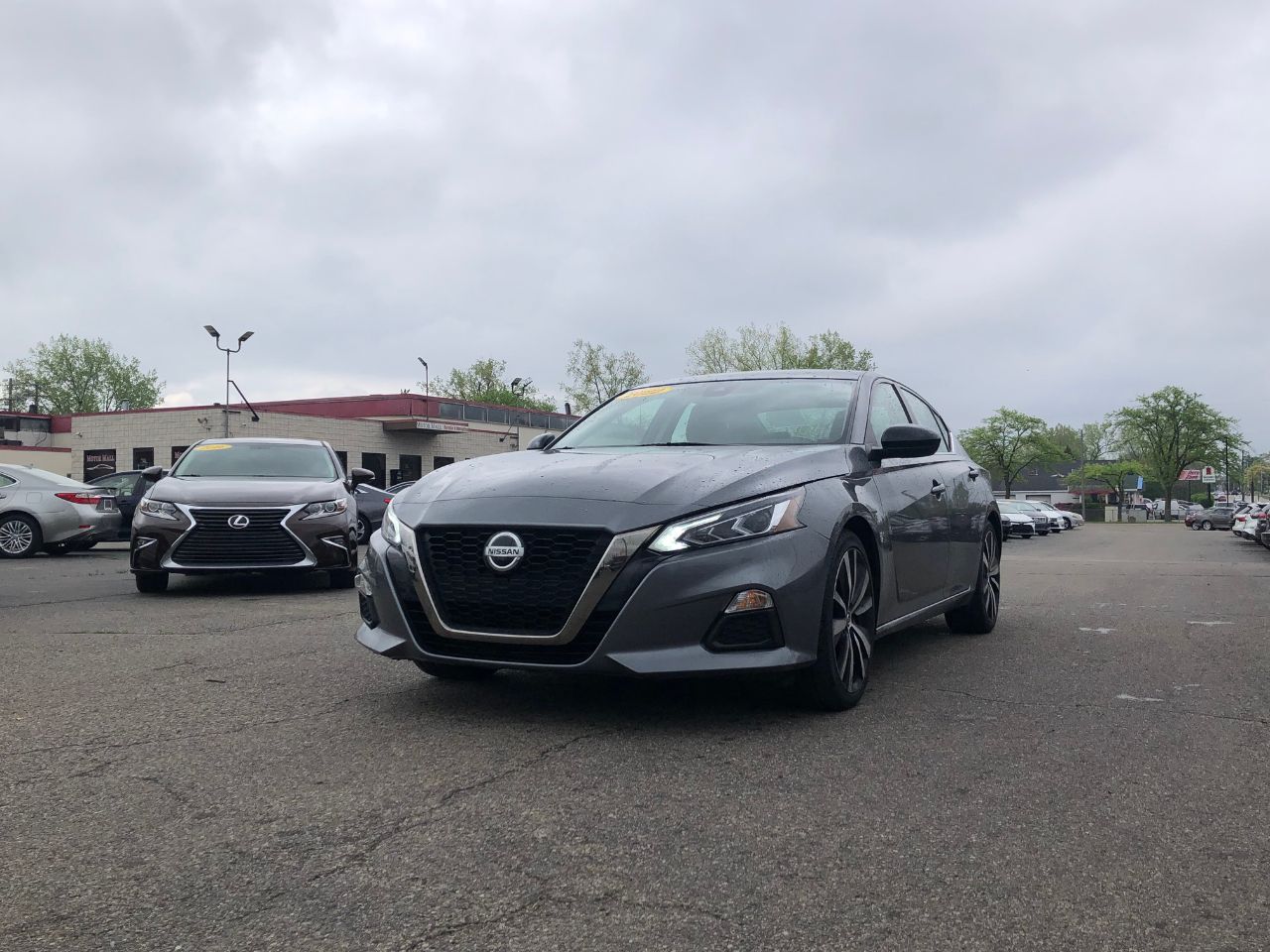 2022 Nissan Altima 2.5 SR Image 1 of 32