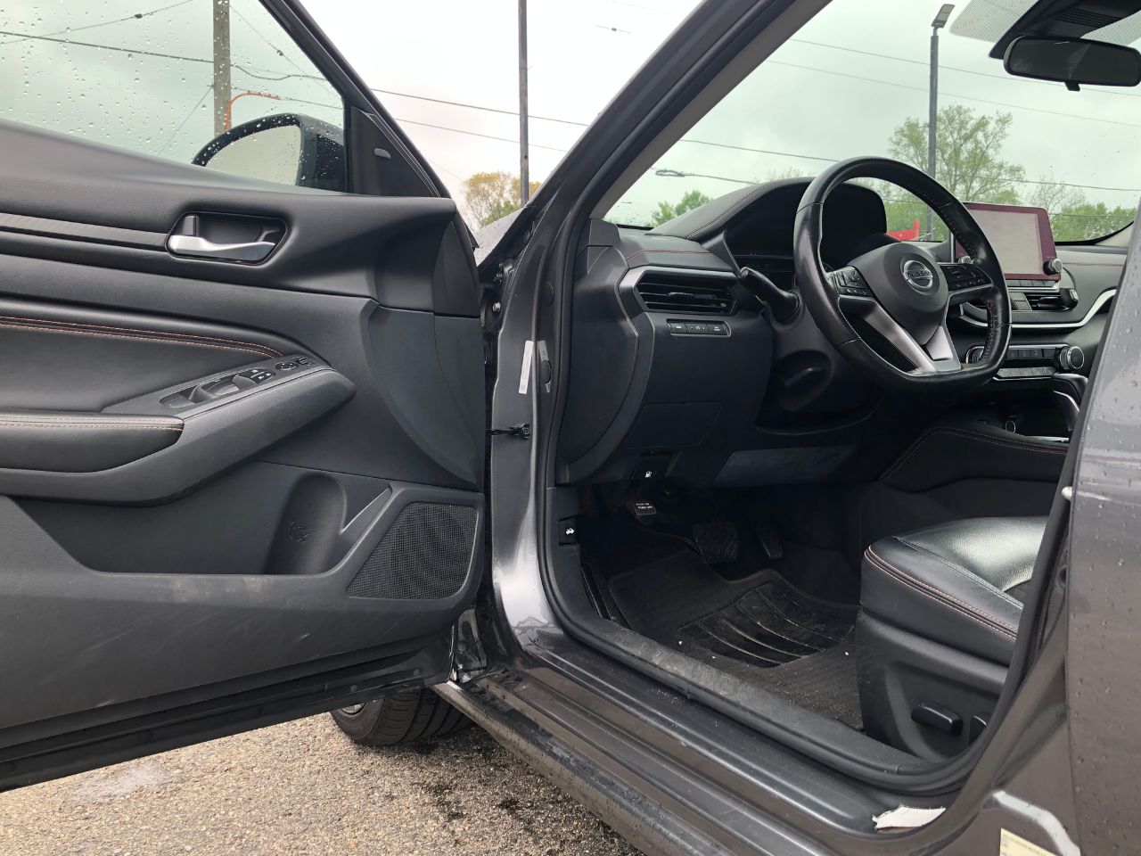 2022 Nissan Altima 2.5 SR Image 10 of 32