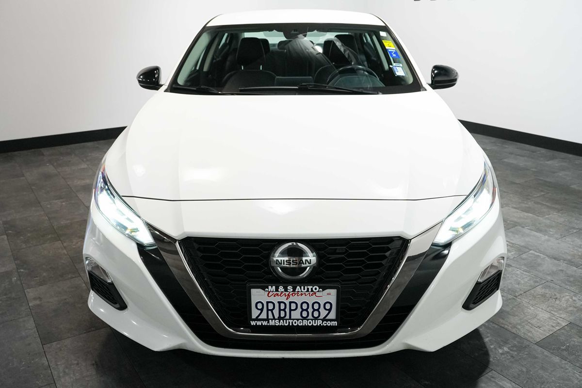 2022 Nissan Altima 2.5 SR Image 2 of 20