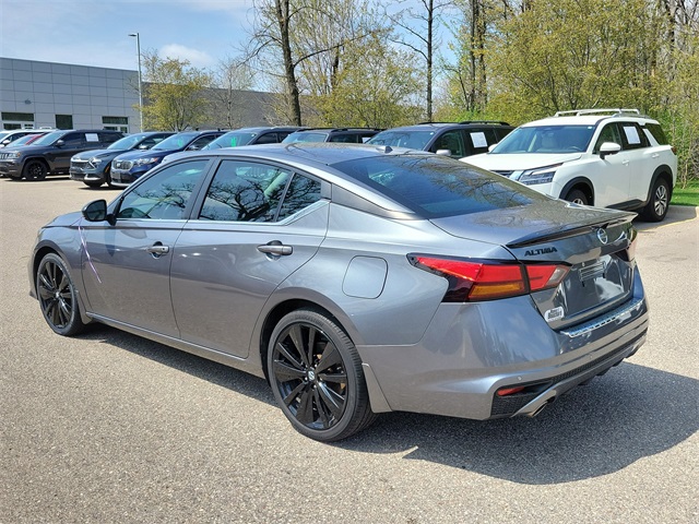 Vehicle image 4 of 30