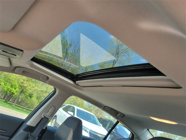 Vehicle image 19 of 30