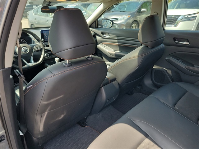 Vehicle image 27 of 30