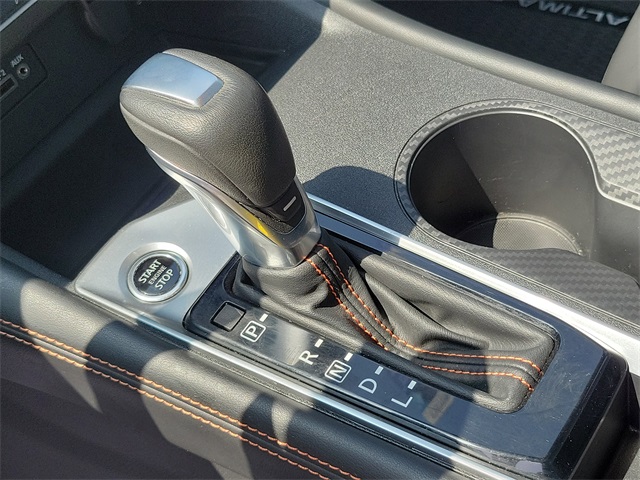 Vehicle image 17 of 30