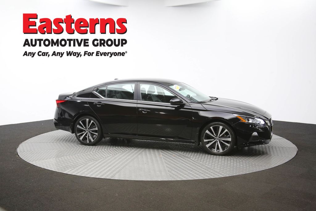 Vehicle image 10 of 61