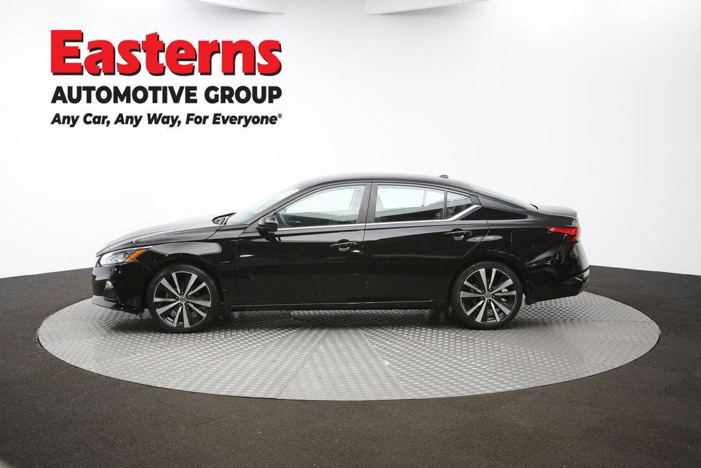Vehicle image 33 of 61