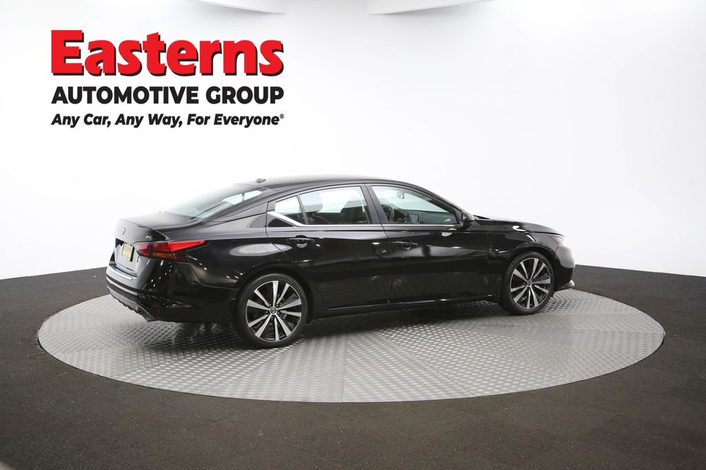 Vehicle image 21 of 61