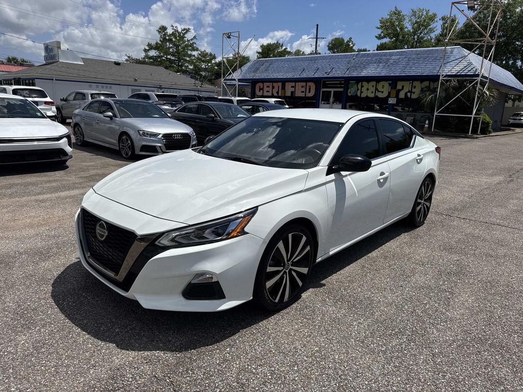 2022 Nissan Altima 2.5 SR Image 1 of 28