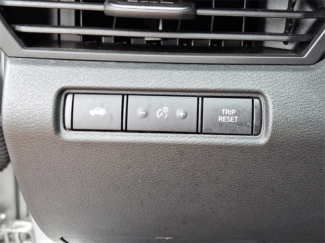 Vehicle image 25 of 30