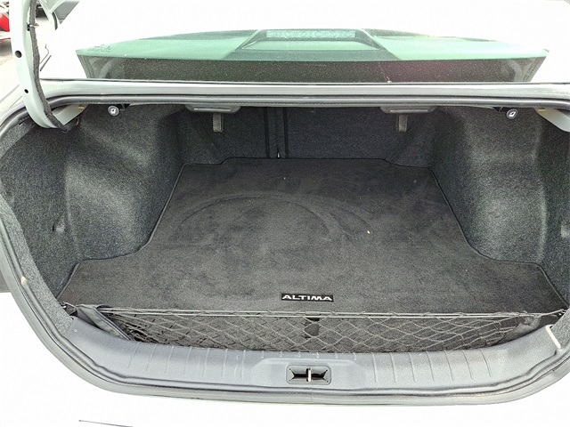 Vehicle image 27 of 30
