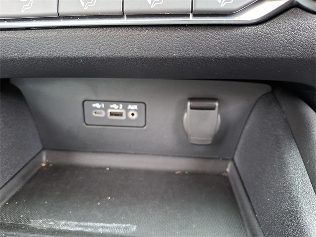 Vehicle image 23 of 30