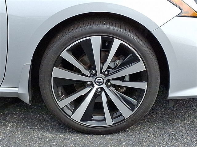 Vehicle image 8 of 30