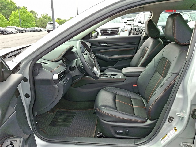 Vehicle image 14 of 30