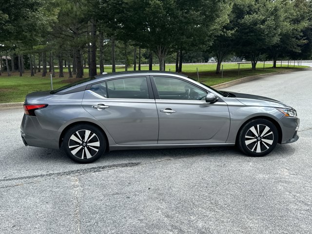 Vehicle image 4 of 31