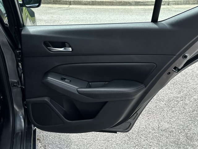 Vehicle image 26 of 31