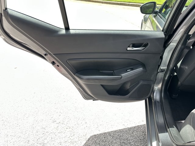 Vehicle image 28 of 31