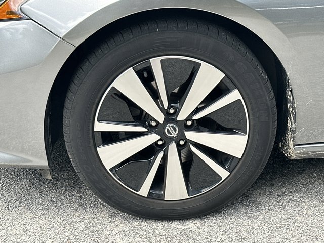 Vehicle image 12 of 31